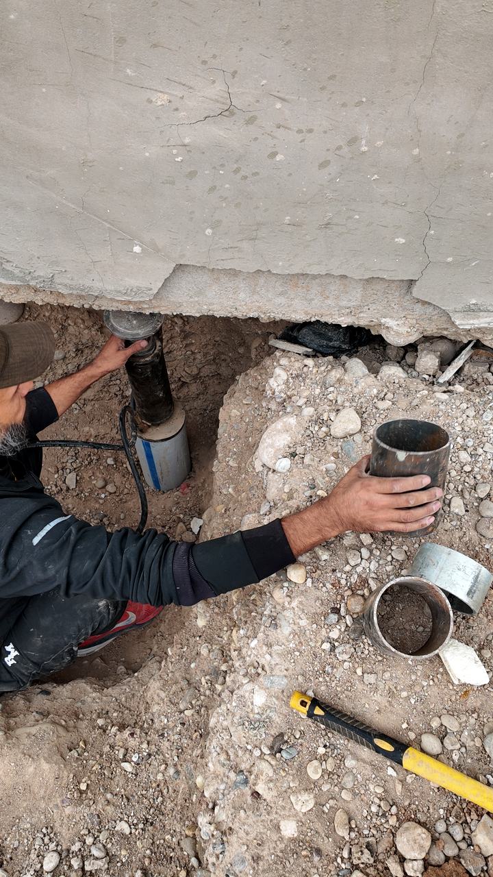 قطعة فوق قطعة – كل ما تنزل القطعة نضيف وحدة جديدة فوقها ونكمل الضغط.